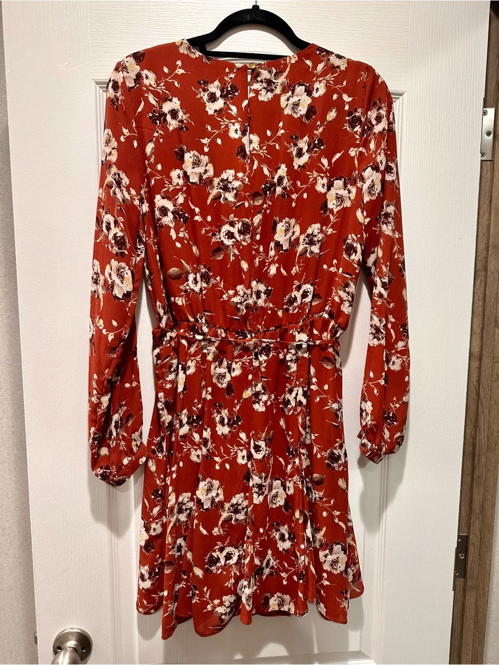 Emma & Michele - Beautiful Floral Dress with Tie Waist - Brand new!